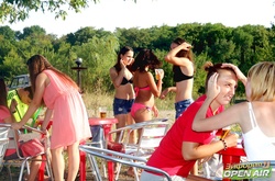 Як молодь окупованого Донбасу «відривається» на дискотеках