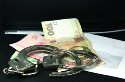 Суд заарештував посадовця служби АТО, якого спіймали на хабарі 