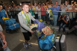  Україна зустріла свого першого олімпійського чемпіона Олега Верняєва. Репортаж з «Борисполя»