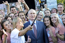 Путін оточує себе молодими підлабузниками перед проведенням непопулярних реформ - The Sunday Times