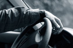 У Львові викрадач автівки не зміг впоратися зі здобиччю