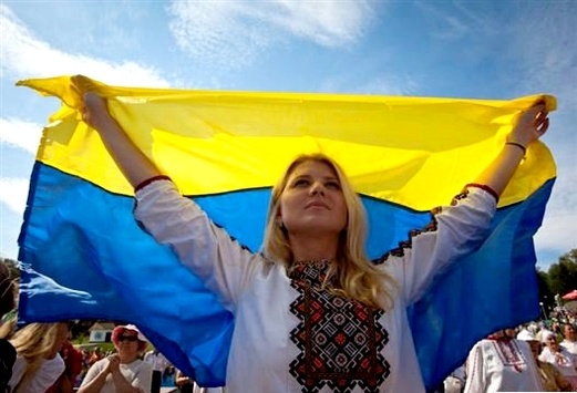 У Києві проходить церемонія підняття Державного Прапора України 