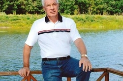 Азаров відпочиває в окупованому Криму 