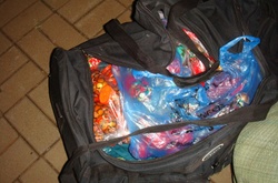 Прикордонники затримали українку, яка везла з РФ матрьошки