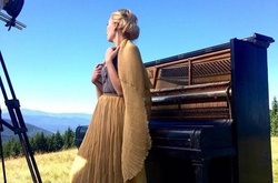 Alloise покорила Украину нежным лирическим видео «Зірочко»