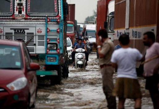 Внаслідок повеней в Індії загинуло понад 300 осіб