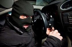 У столиці на очах у перехожих викрали елітний позашляховик