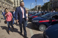 Кличко передав 100 нових автівок для столичних медиків