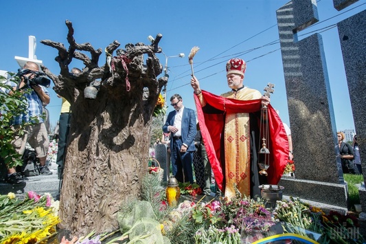 На Байковому цвинтарі відкрили пам'ятник актору Богдану Ступці