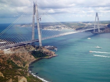 У Стамбулі відкрили третій підвісний міст через Босфор 