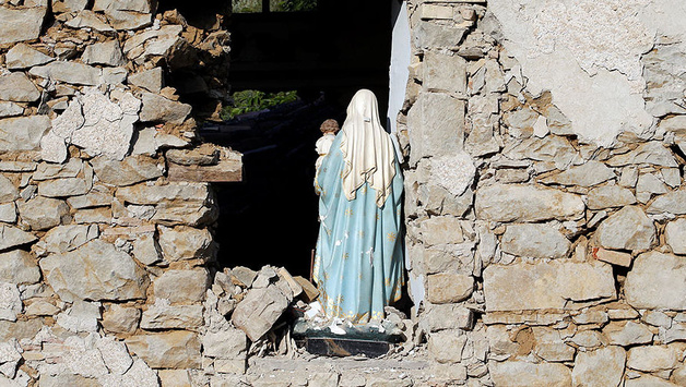 Опубліковано моторошні фото наслідків землетрусу в Італії