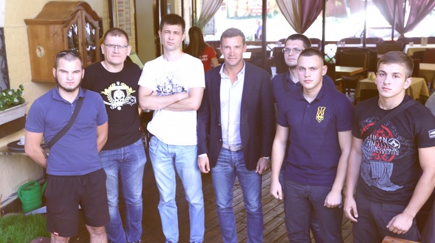 Шевченко зустрівся з представниками фанатського руху