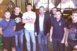 Шевченко зустрівся з представниками фанатського руху