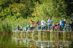 Як інваліди змагалися на чемпіонаті з рибної ловлі. Фоторепортаж