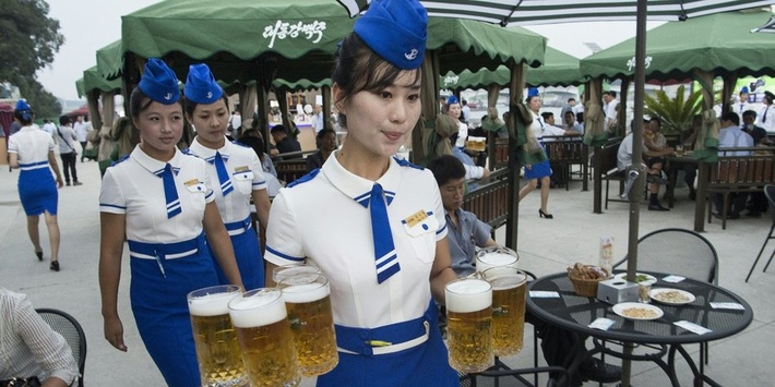 Фоторепортаж з першого в історії пивного фестивалю в Північній Кореї