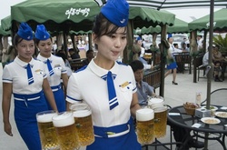 Фоторепортаж з першого в історії пивного фестивалю в Північній Кореї