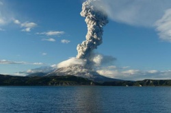 Влада Індонезії оголосила режим високої небезпеки через вулкани