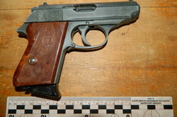 На Печерську чоловік вистрілив у рідного сина