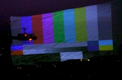 В небе над Нью-Йорком телеканал MTV организовал  кинотеатр