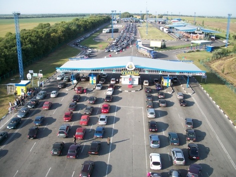 На кордоні з Польщею застрягли понад 800 автомобілів