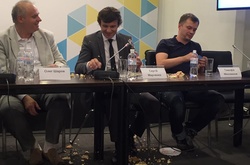 У заступника міністра фінансів запустили тортом