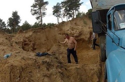 Під Києвом затримали нелегальних копачів