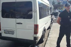 Біля станції метро «Нивки» водій маршрутного таксі скоїв наїзд на жінку-пішохода