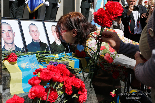 Теракт під стінами парламенту. В Києві вшанували пам'ять загиблих нацгвардійців