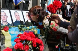 Теракт під стінами парламенту. В Києві вшанували пам'ять загиблих нацгвардійців