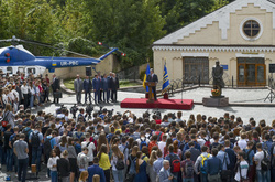 Фоторепортаж з зустрічі Порошенка зі студентами та викладачами КПІ