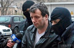 Хакер, який зламав листування Клінтон, потрапив на чотири роки за грати 