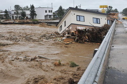 Через тайфун у Китаї постраждали більше 70 тисяч людей