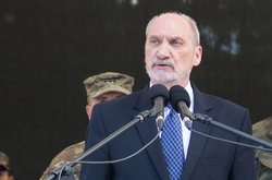 Російська влада «допомогла» впасти літаку з Качиньським &ndash; міністр оборони Польщі