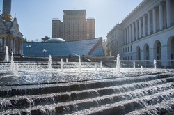 Яскраві фото столичного відремонтованого Каскадного фонтану з підсвіткою