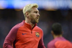 Фанат Мессі вибіг на поле і поцілував ногу кумира 