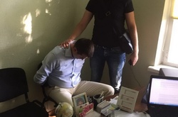 СБУ затримала на хабарі фастівських посадовців