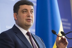 Гройсман заспокоює: падіння гривні «сезонне», ринкових підстав немає