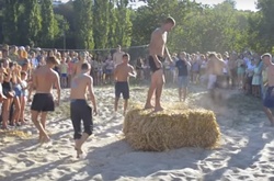 У Черкасах фестивалем фарб зустрічали осінь та проводжали літо