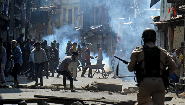 В індійському Кашмірі розігнали мітинг, 250 постраждалих
