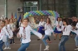 Новий хіт інтернету: танець вчителів на 1 вересня