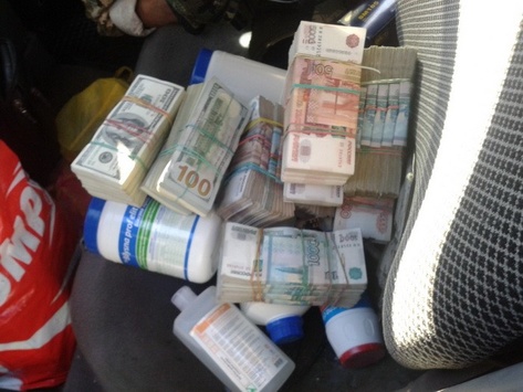 СБУ затримала луганчанина, який віз бойовикам $100 тисяч та 10 млн рублів