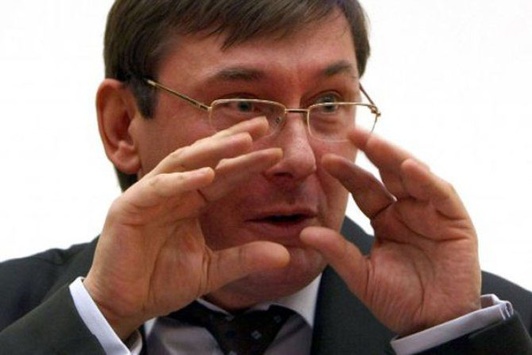 Луценко поїхав на Кіпр за грошима екс-чиновників Януковича