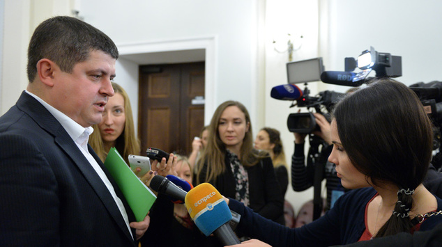 У Яценюка розгледіли, що Тимошенко і Опоблок отримують однакові темники з Кремля