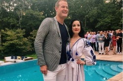 Дита фон Тиз похвасталась изысканной вышиванкой 