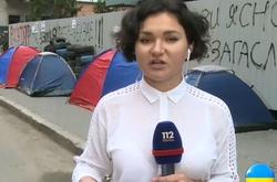 Біля «Інтера» чергують мітингувальники: люди не пускають працівників в офіс