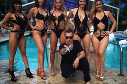 Американский дизайнер создает сексуальные наряды при помощи ножниц