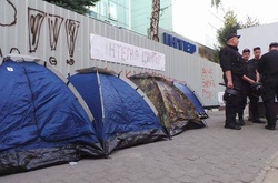 В Опоблоці вимагають від влади розблокувати телеканал «Інтер» 