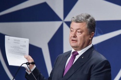 Порошенко порівняв перспективи членства в НАТО з сенсорними дверима: Можуть закритися