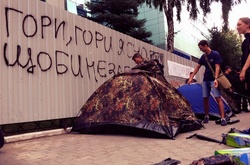 Правоохоронці не пропустили під «Інтер» авто з піском для барикад