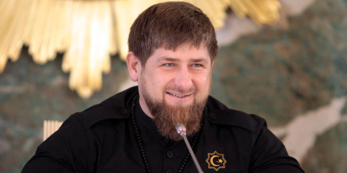 В школах Чечні діти на уроках моляться за здоров'я Кадирова